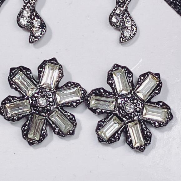 Signed Avon Rhinestone Stud Earring Set Holiday Bow and Flower Crystal Jewelry - Picture 3 of 8